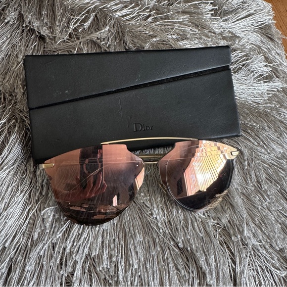 Dior Rose-Tinted Sunglasses with Gold Frame - Picture 1 of 3